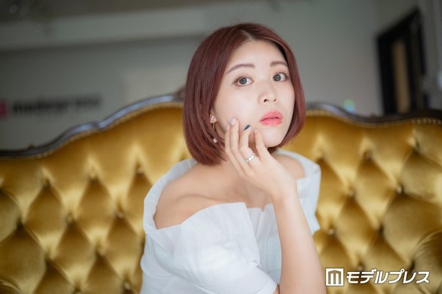 モデルプレスのインタビューに応じたしろ（C）モデルプレス