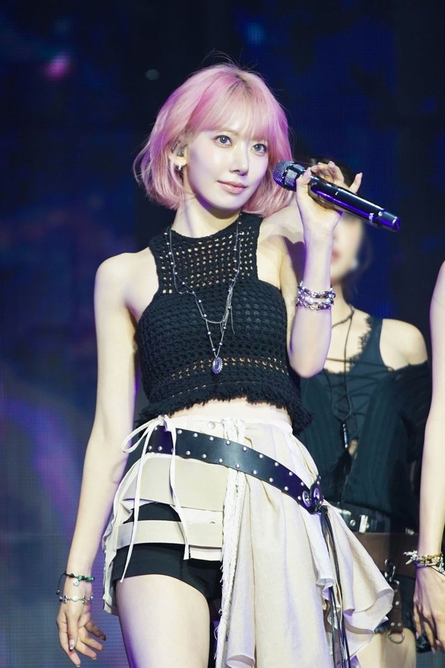 SAKURA／LE SSERAFIM「Weverse Con」（C）2026 Weverse Con Festival