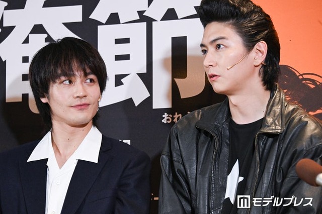 「僕にも構ってください！」とアピールする松田元太、「あんまり（子どもと）張り合うなよ（笑）」とツッコむ稲葉友（C）モデルプレス