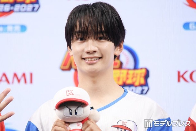 新幹線移動中もパワプロに夢中で末澤誠也を放置していた藤原丈一郎（C）モデルプレス