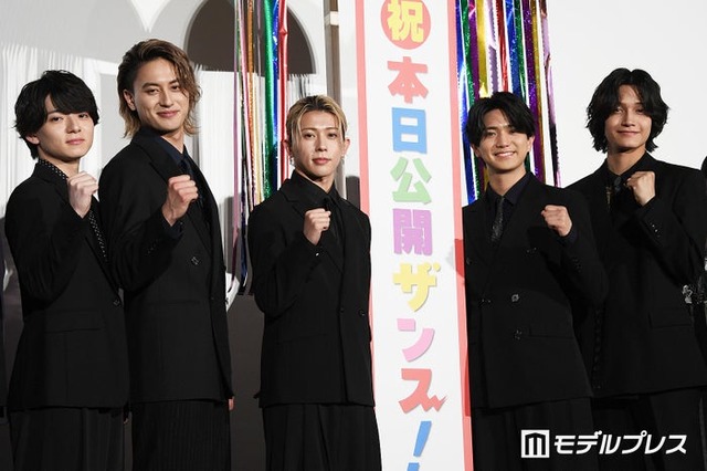 映画公開に喜びを語った（左から）西村拓哉、Aぇ! group（小島健、末澤誠也、正門良規、佐野晶哉）（C）モデルプレス