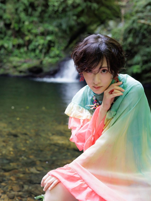 生駒里奈写真集「ルリカケス」先行カット（C）CRG／WANIBOOKS／Yuki AOYAMA
