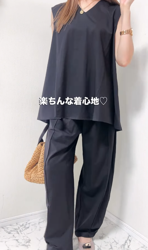 夏は【黒のセットアップ】を味方に。涼しくてラクでキレイ見えも叶える旬の着こなし【40代の毎日コーデ】