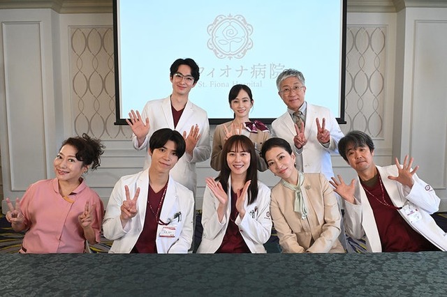 （前列左から）山村紅葉、松島聡、比嘉愛未、真矢ミキ、岡部たかし（後列左から）濱正悟、前田敦子、遠山俊也（C）日本テレビ