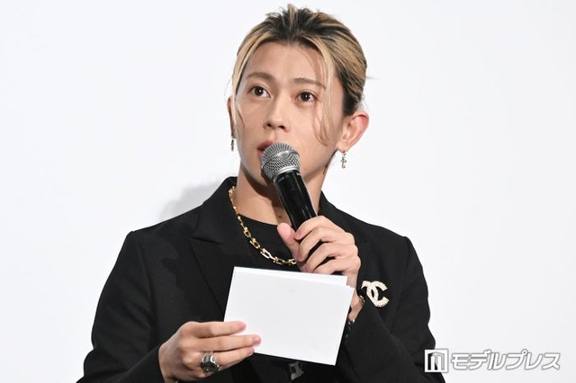 向井康二からのダミーの手紙を読まされる末澤誠也（C）モデルプレス