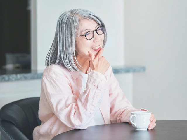 違和感やストレスを感じる関係は断ってヨシ！60歳女性インフルエンサーが教える「手放し活」で、気配りしすぎな女性の「もやもや」をスッキリ解消