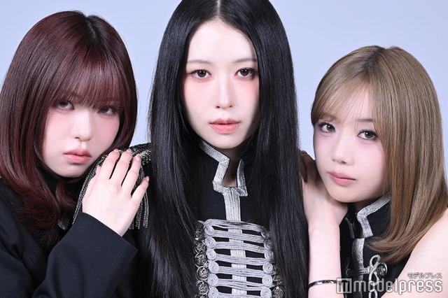 モデルプレスのインタビューに応じたME:IのTSUZUMI、MOMONA、KIEKO（C）モデルプレス