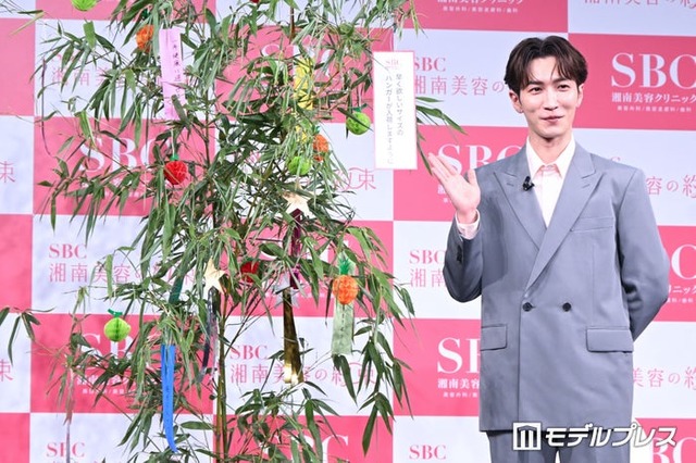 家にハンガーが1つもないため服がかけられない渡辺翔太（C）モデルプレス