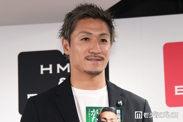 「がむしゃら なぜ俺は、こんなに走るのか——。」お渡し会＆W杯報告会に出席した前田大然選手（C）モデルプレス