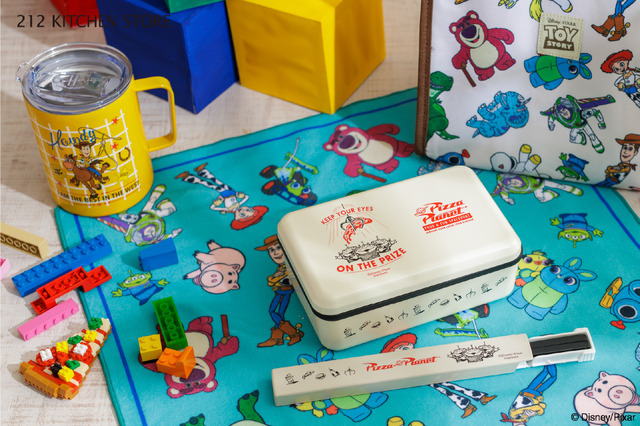 ステンレスマグ￥3,300/スクエアランチBOX 各￥2,970/箸箱セット ￥1,650/くっつくランチクロス 各￥1,980/保冷ランチバッグ 各￥2,970