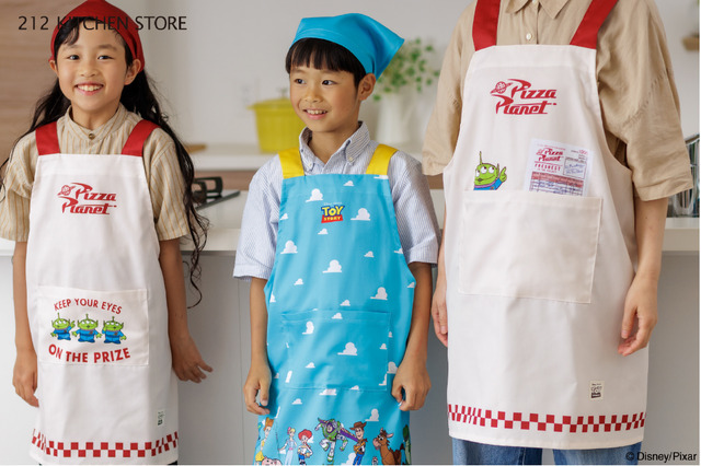 子供用エプロン 各￥3,960 / エプロン ￥4,400