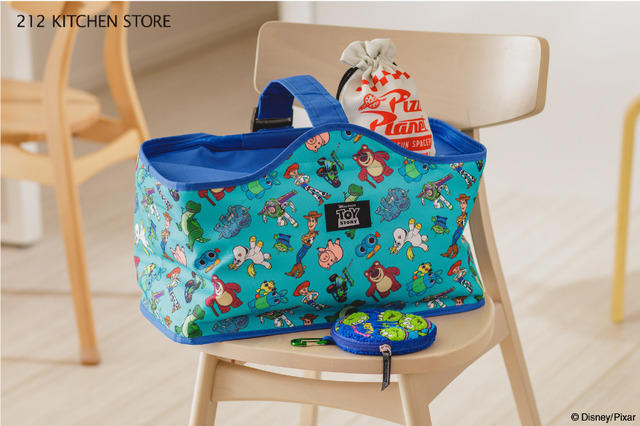 ワンハンドルクーラーバッグ ￥3,960/ ３Ｐ巾着セット ￥1,980 / サガラ刺繍ポーチ ￥2,200