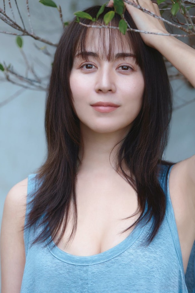 比嘉愛未（撮影：三宮幹史／『FRIDAY』2026年7月16日発売号より）