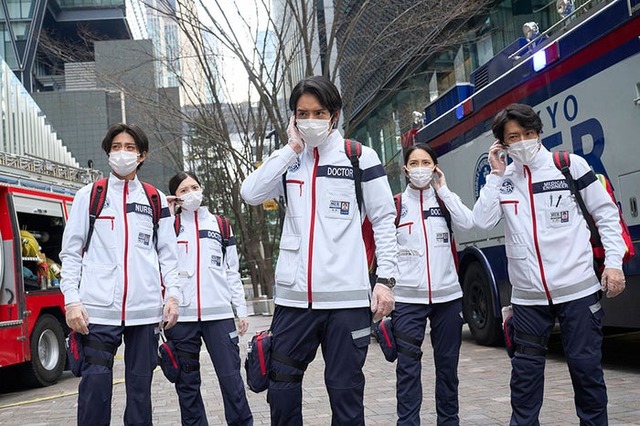 （左から）岩瀬洋志、桜田ひより、赤楚衛二、ファーストサマーウイカ、津田健次郎（C）2026劇場版『TOKYO MER』製作委員会