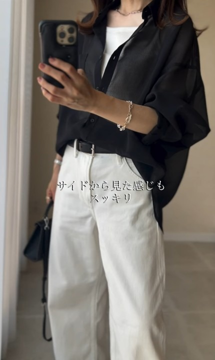 黒なのに軽い。【GU】シアーシャツで魅せる、スタイリッシュな夏のモノトーン【40代の毎日コーデ】