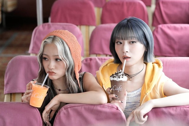 YURI、JISOO「マックに甘いの飲みにこない？リニューアル」篇（提供写真）