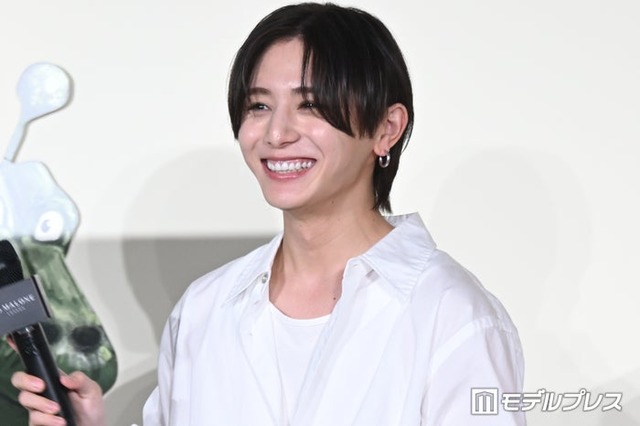 香水を身にまとい「僕を嗅ぎたいですよね？」と問う山田涼介（C）モデルプレス