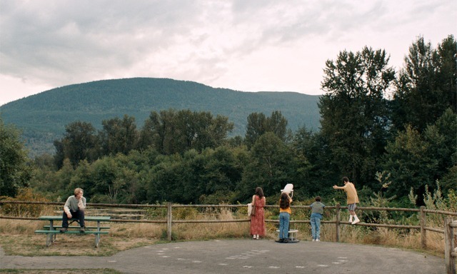 『Blue Heron/ブルーヘロン』© 2025 NINE BEHIND PRODUCTIONS LTD. BODDAH RIOTFILM KFT.