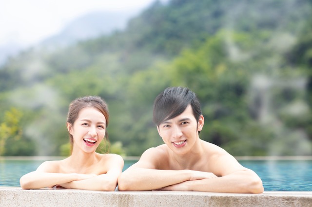 温泉旅行でビックリ！ 男性が「育ちが悪い」と感じる40代女性のお風呂マナー