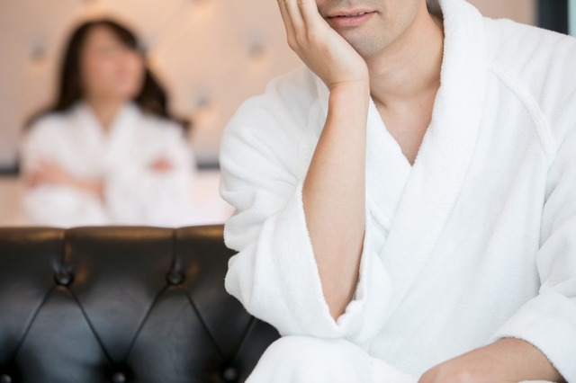 「二度と一緒に泊まらない！」男性が心に誓った40代女性のホテルでの振る舞いとは