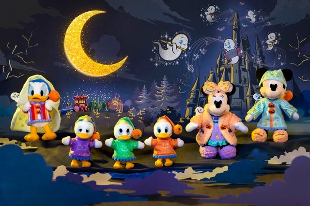 「ぬいぐるみバッジ」各2,800円、「ぬいぐるみチャームセット」3,600円（C）Disney