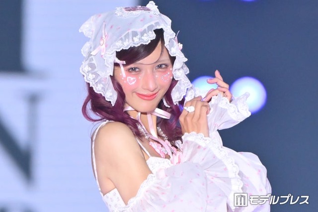 しなこ（C）モデルプレス