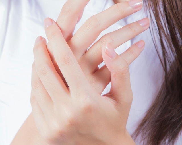 「朝、指がこわばる」どうせ更年期だろうと放置していた40代女性が「病院で告げられた診断」とは【2026年お盆スペシャル】