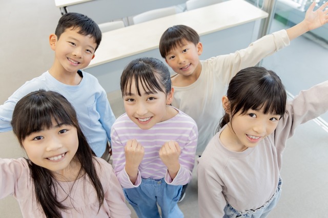 「算数と国語の平均点が大幅にアップ」教師がクラスで実践したこととは、読み書き計算ではなく【菊池省三先生インタビュー】