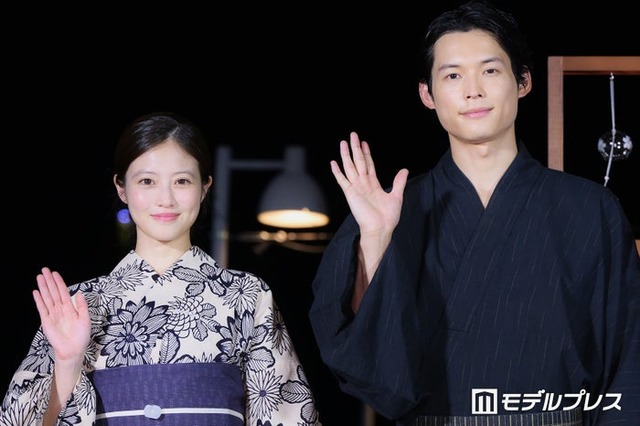 映画「白鳥とコウモリ」 納涼大ヒット祈願イベントに出席した今田美桜、松村北斗（C）モデルプレス