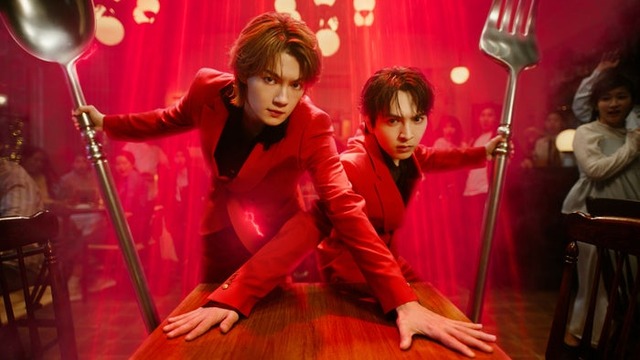 佐野勇斗、吉田仁人（C）「ホットペッパーグルメ」WebCM「席押さえ召喚」篇