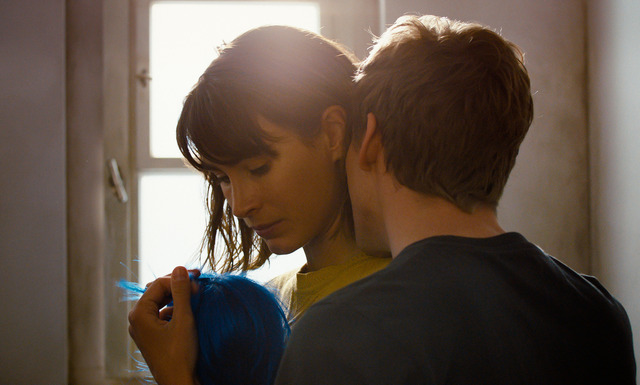 『ガール・アンド・スパイダー』© 2021 Beauvoir Films / Zürcher Film / SRF