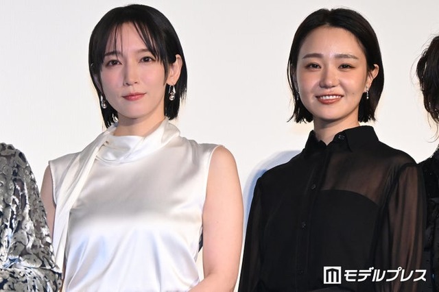 「シャドウワーク」完成披露上映会に出席した吉岡里帆、奈緒（C）モデルプレス