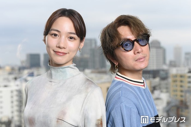 モデルプレスのインタビューに応じた安田章大＆のん（C）モデルプレス