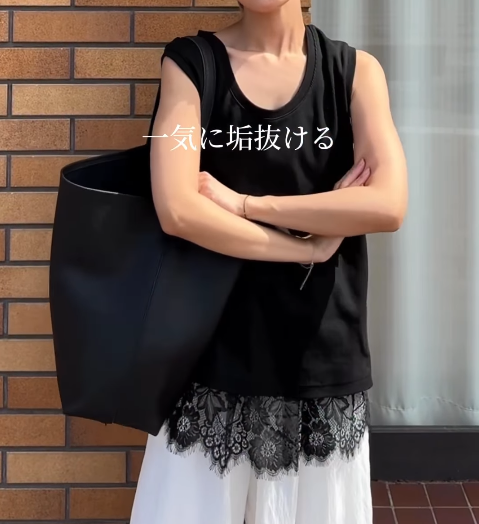 地味見え・体型悩みを解消！今年顔「レース」で映える40代の洗練モノトーン【40代の毎日コーデ】
