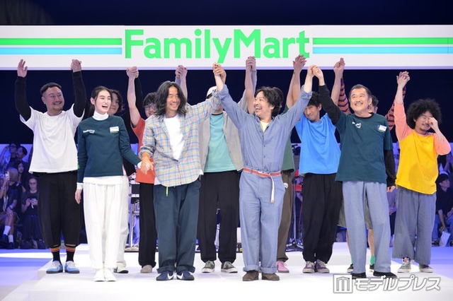 （前列左から）八木莉可子、落合宏理、曽我部恵一、吉田鋼太郎（C）モデルプレス