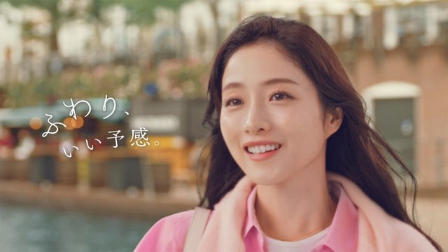 石原さとみ／新TVCM「ふわり、いい予感。」篇より（提供写真）