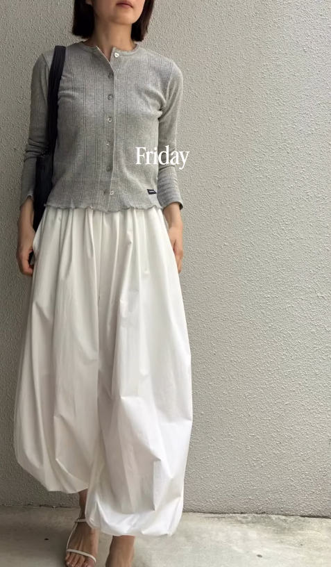日常に溶け込むおしゃれ感。洗練されたリブトップスとバルーンパンツのバランス【40代の毎日コーデ】