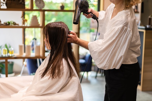 40代女性「美容費」の平均ってどれくらい？ 35歳を境に減ったものとは？