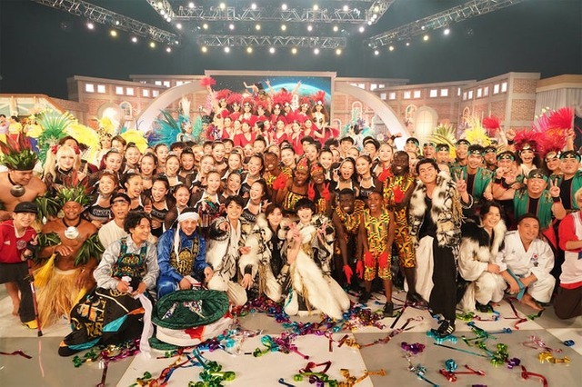 SixTONESら「ボーダーレスLIVE」の様子（C）日本テレビ