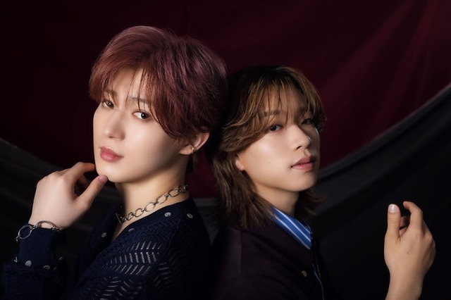西山智樹、森愁斗「モデルプレスカウントダウンマガジン vol.13」（東京ニュース通信社刊）写真：野間憲治