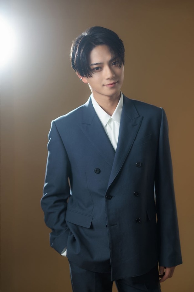 岩瀬洋志「モデルプレスカウントダウンマガジン vol.13」（東京ニュース通信社刊）写真：野間憲治