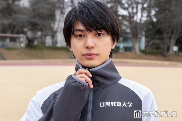 インタビューに応じた荒木飛羽（C）モデルプレス