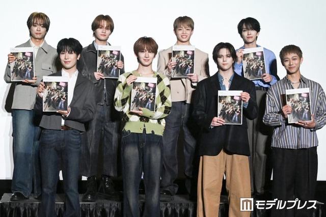 「MAZZEL 1st photobook with ZEAL」発売記念トークショー囲み取材に出席したMAZZEL／（後列左から）TAKUTO、KAIRYU、RYUKI、EIKI（前列左から）HAYATO、NAOYA、RAN、SEITO （C）モデルプレス