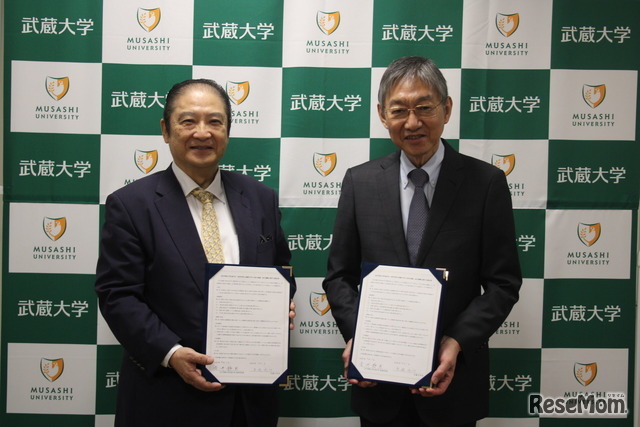 （左から）文化学園大学杉並中学・高等学校青井校長、武蔵大学髙橋学長
