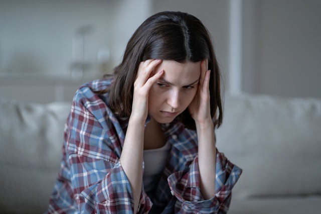 夫の足音を聞くだけで呼吸が苦しい。「もう生きていられない」と思うほどのモラハラから、逃げる決意をした日