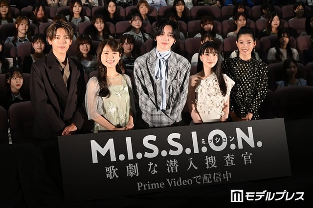 （左から）深田竜生、渋谷凪咲、道枝駿佑、久保史緒里、石井杏奈（C）モデルプレス