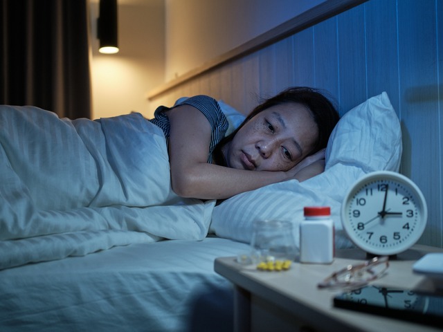 更年期の「不眠」は放置しないで！睡眠薬でも改善しない女性の14％に「見つかった病気」とリスク【専門医が解説】