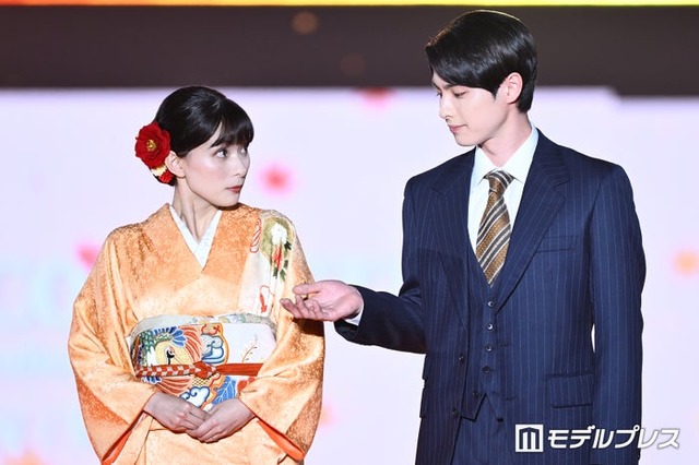 芳根京子、本田響矢（C）モデルプレス