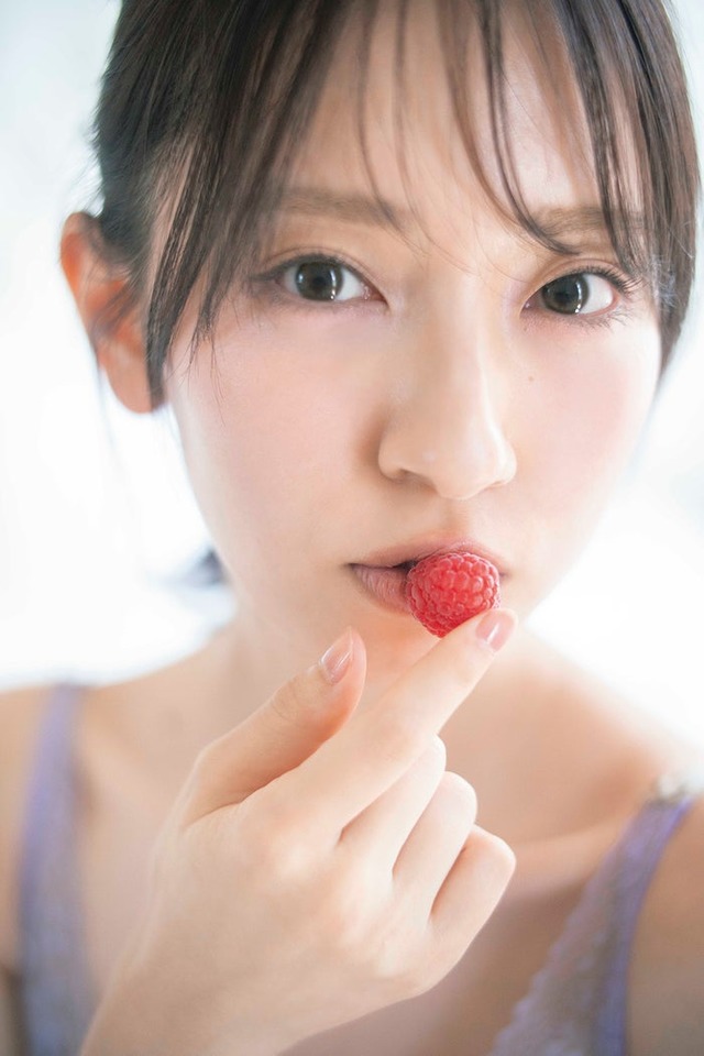 金村美玖2nd写真集「機微」@Loppi・HMV限定カバー版裏表紙 撮影／佐藤佑一