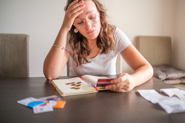 なぜ貯金が貯まらない？独身40代、A子さんの場合はリボ払いで買い物を……